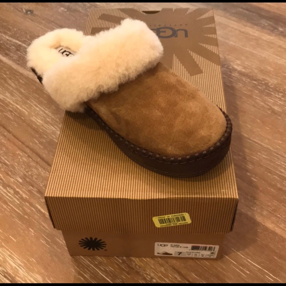 Ugg slipper size 7 NIB
